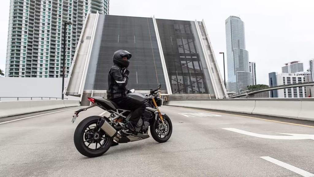 triumph speed triple 1200 rs review